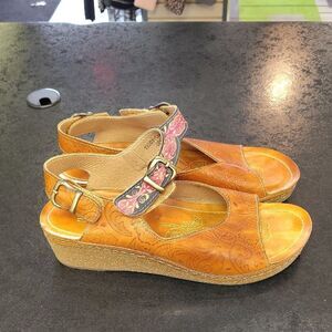 Stylish Brown Sandals with Pink Accents
